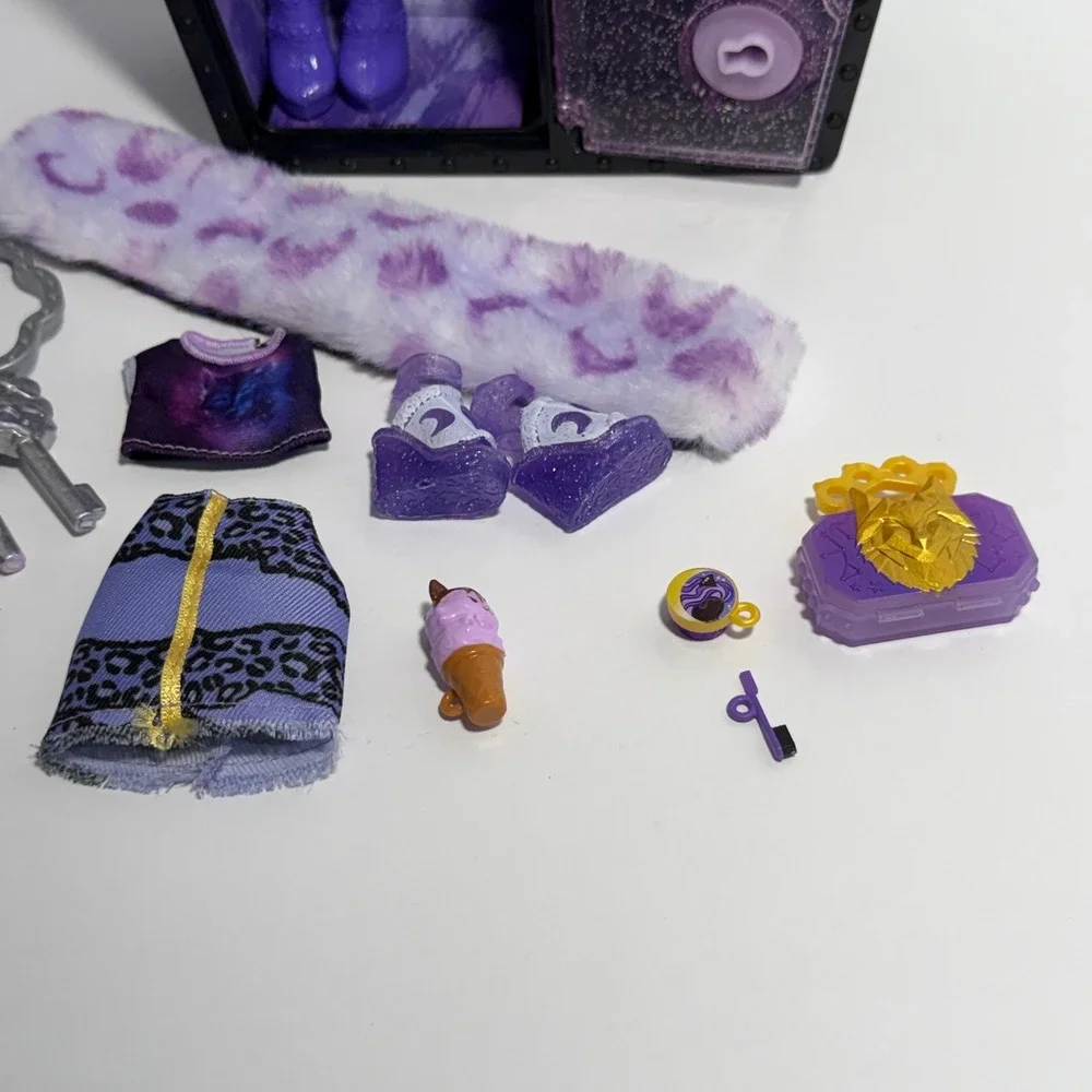 Monster High Clawdeen Wolf Skulltimate Secrets Fearidescent w Coffin Case